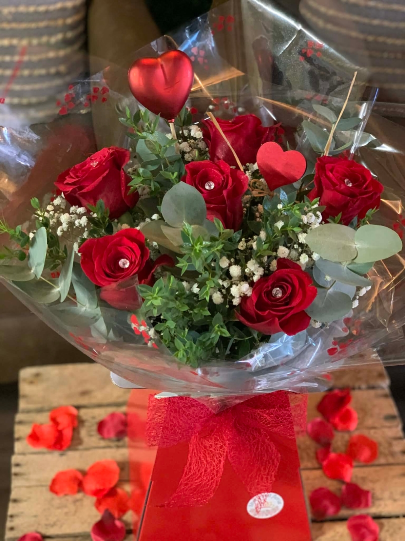 6 Red Roses Bouquet