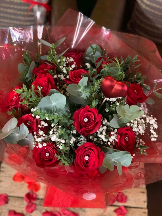 12 Red Roses Bouquet